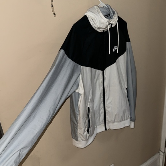 Nike zip up Windbreaker - Picture 3 of 7